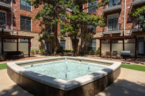 Apartments for Rent in Houston, TX - Outdoor  Fountain View      