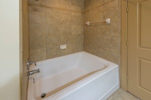 Two Bedroom Apartments in Houston, TX - Apartment Bathroom Tub
