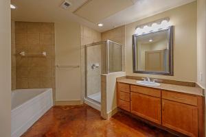 Apartments in Uptown Houston, Galleria Area Three bedroom Aparmment